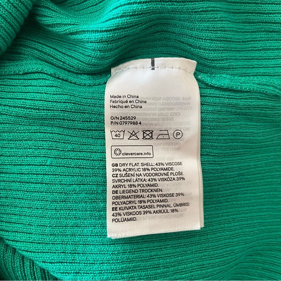 H&M Emerald Green Turtleneck Sweater - Picture 6 of 6